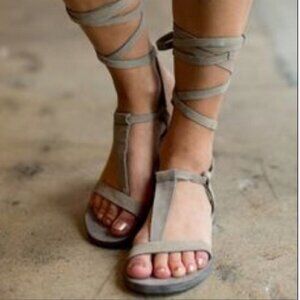 FP Dahlia taupe gladiator sandals, Sz 38.